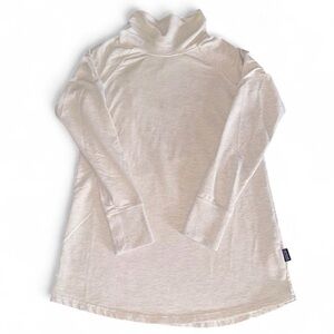 Patagonia woman’s Long Sleeve Cream Tee